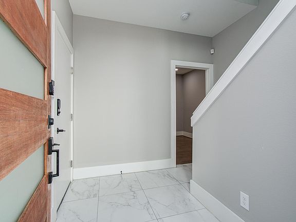 2nd image of 2407 Anita St #D