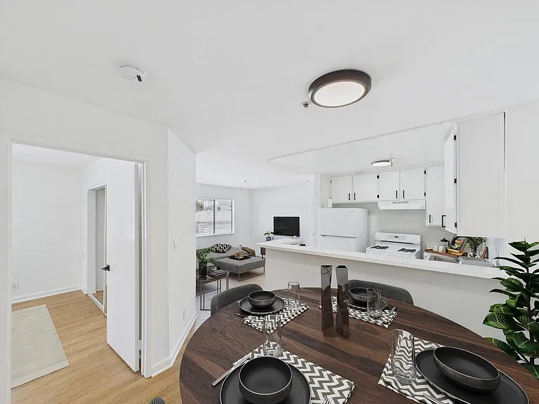 Keystone Apartments — Photo 7