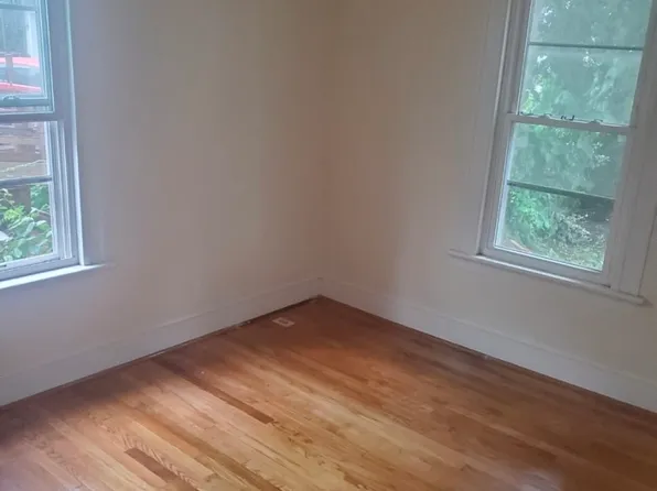 4 Hull St #2, Ansonia, CT 06401