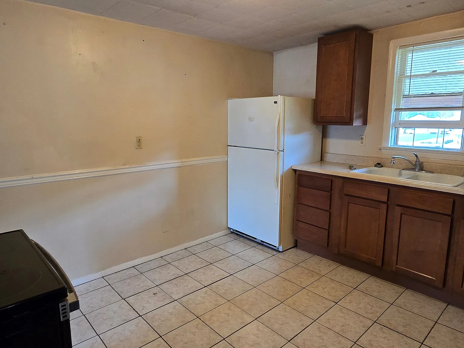 3 bed, 1.0 bath, 700 sqft, $800 — Photo 3