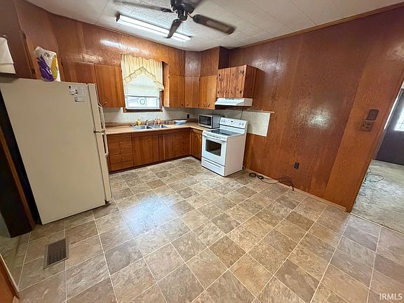 5th image of 1015 W Mill St