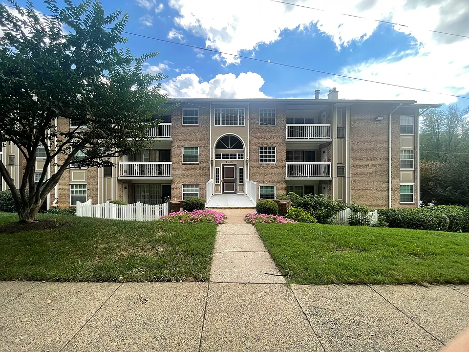 1935 Wilson Ln #202