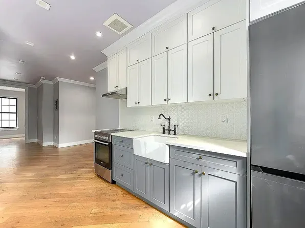 137 21st St #3A, Brooklyn, NY 11232