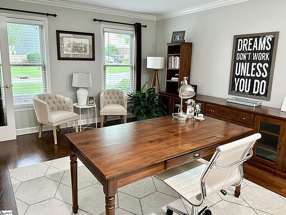5th image of 304 Hunting Hill Cir