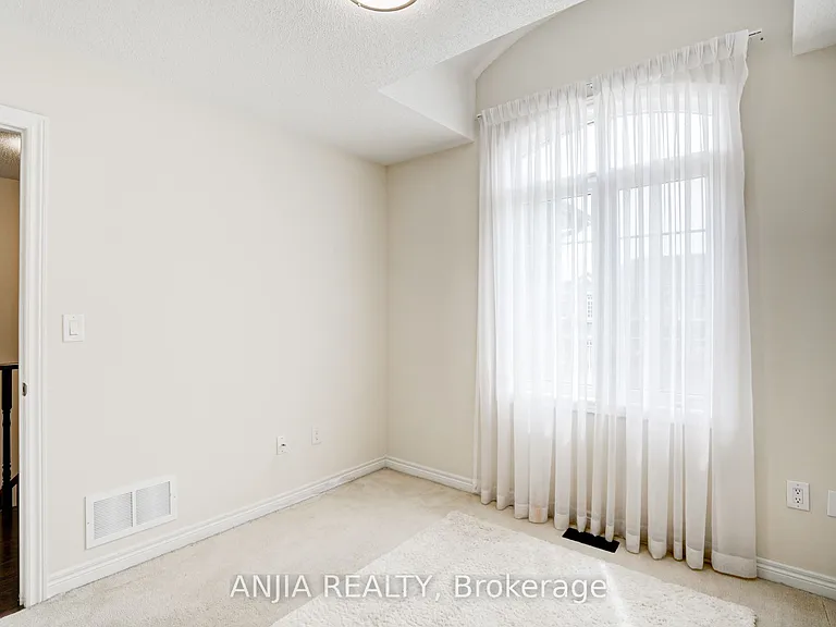 25 Collier Cres — Photo 19