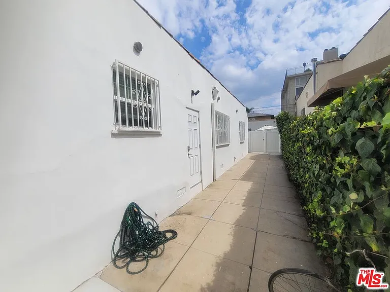 816 1/2 N McCadden Pl — Photo 16