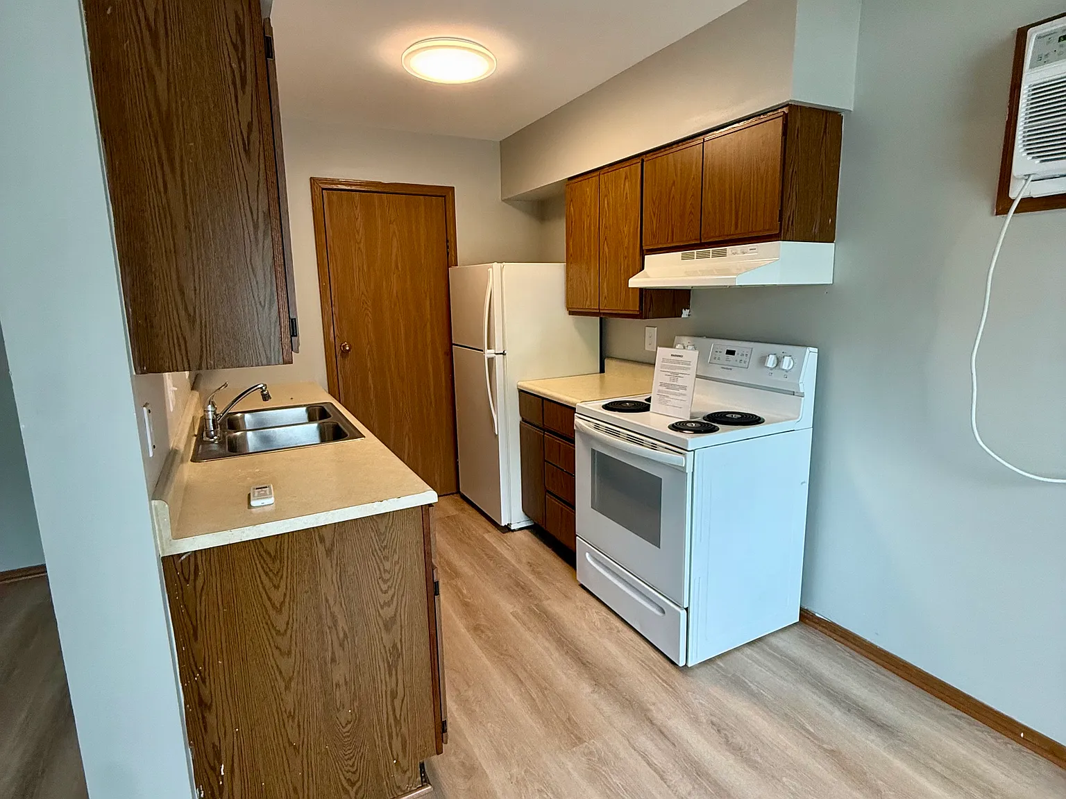 1 bed, 900 sqft, $1,100 — Photo 2