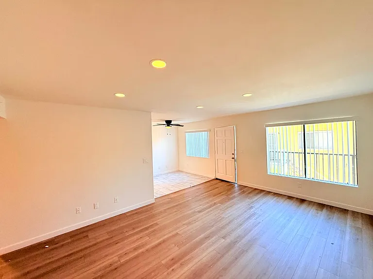 5233 Cartwright Avenue — Photo 5