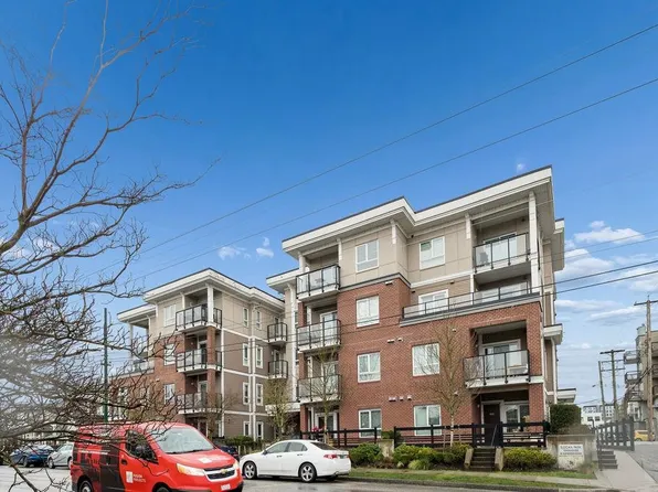 4860 Slocan St, Vancouver, BC V5R 2A3