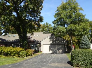 41 Warrington Dr, Lake Bluff, IL 60044