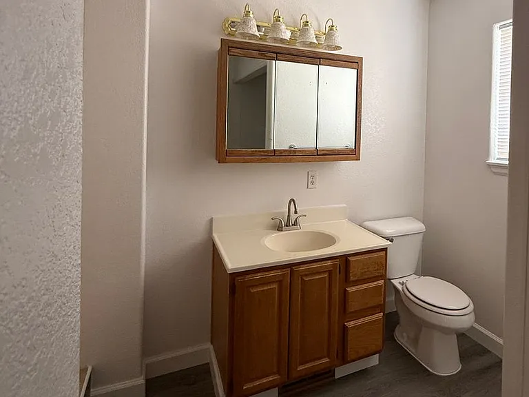 Elbow Dr W 228-230 — Photo 13