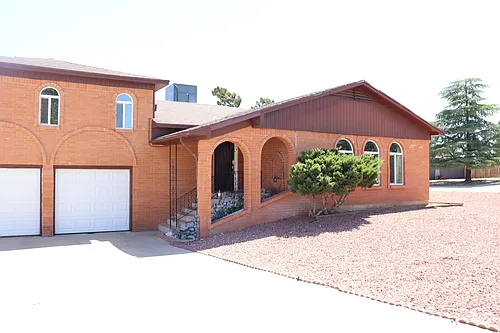 4365 Queens Way Photo 1
