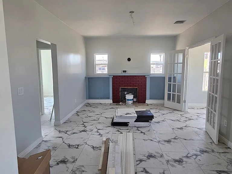 121 S 21st Ave — Photo 2