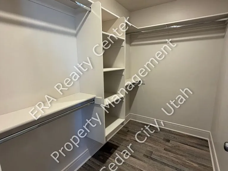 2854 W Meadow St — Photo 11