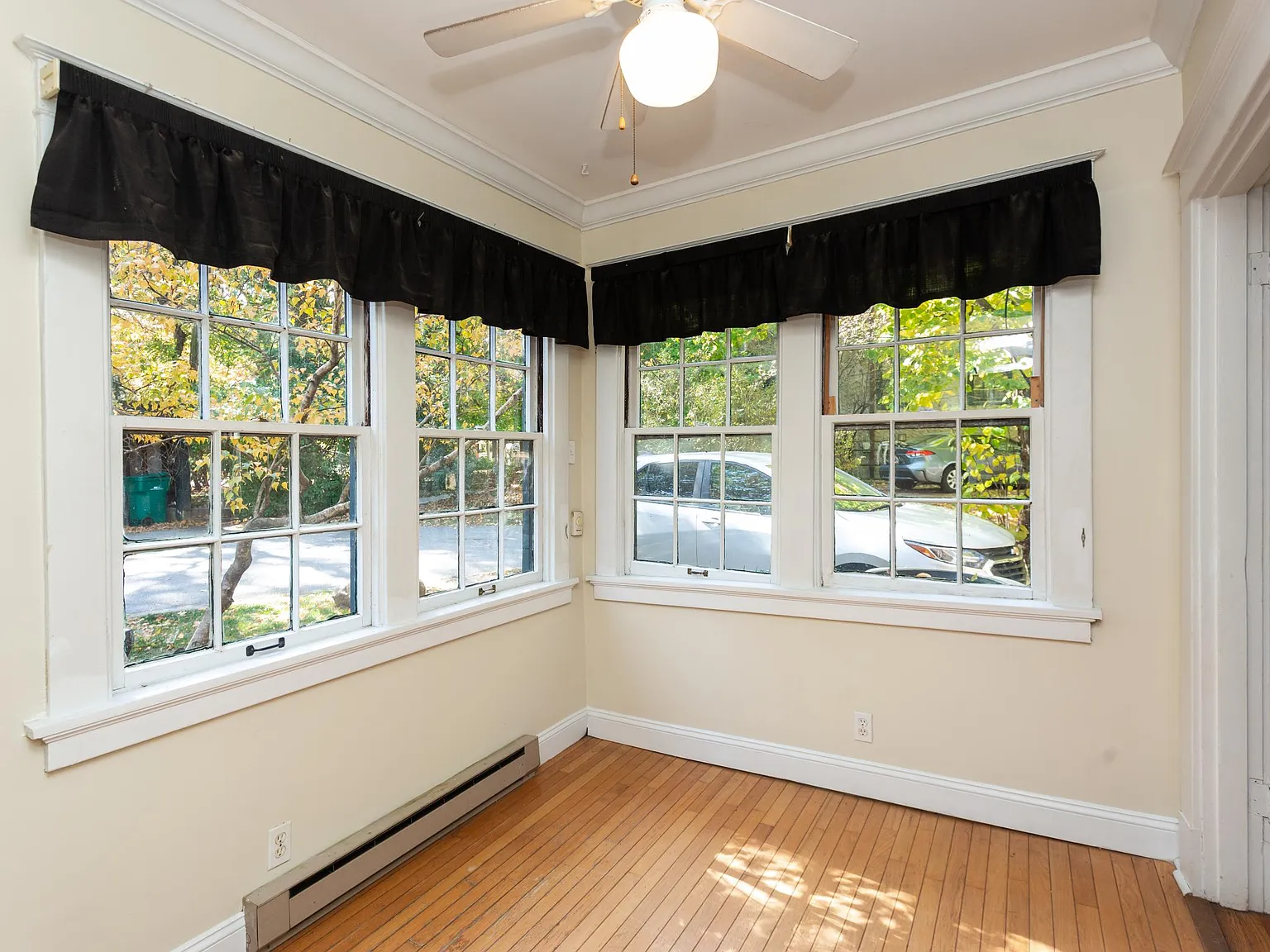 3 bed, 1.5 bath, 1500 sqft, $1,900 — Photo 3