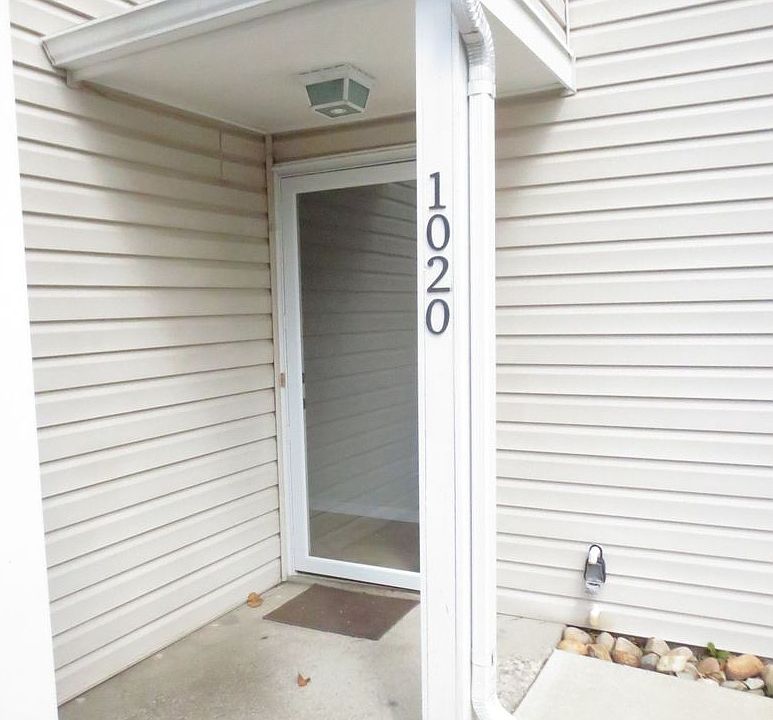 1st image of 1020 Pebblewood Dr
