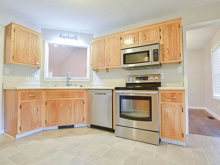 1759 Butternut Dr — Photo 7