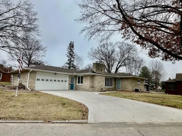 1 Cascade Ter, Burlington, IA 52601