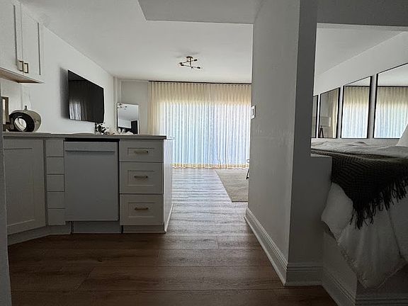5th image of 2900 NE 30th St APT 5C
