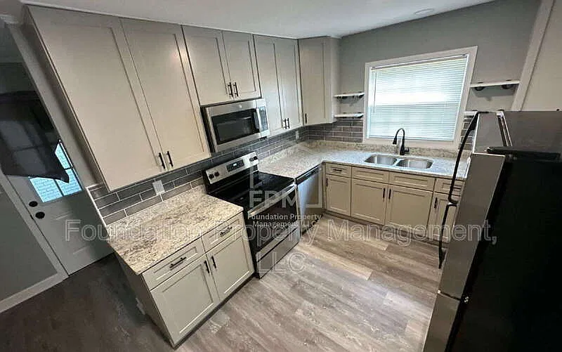 3 bed, 2.5 bath, 2197 sqft, $1,895 — Photo 4
