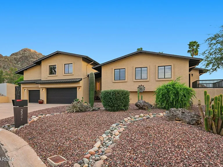 2221 E Vista Ave — Photo 3