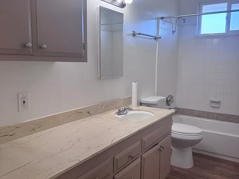 554 Greenbrier Dr #4 — Photo 12