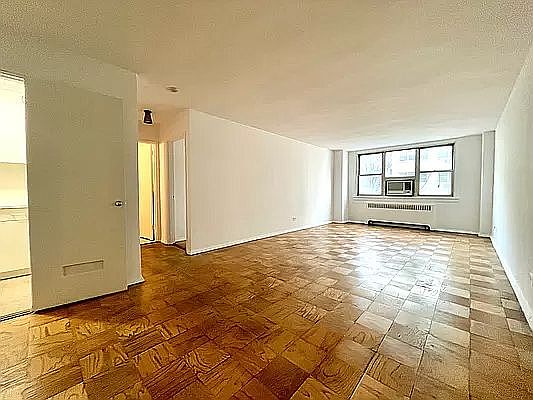 1st image of 257 W 93rd St APT 4C