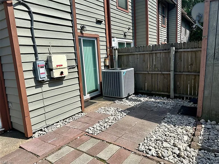 1409 Northface Ct — Photo 28