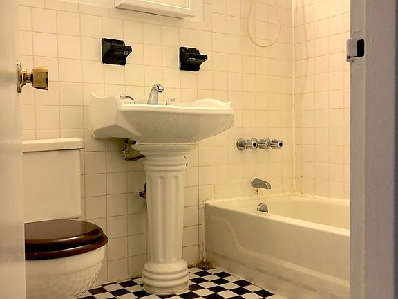 5th image of 493 12th St #3F