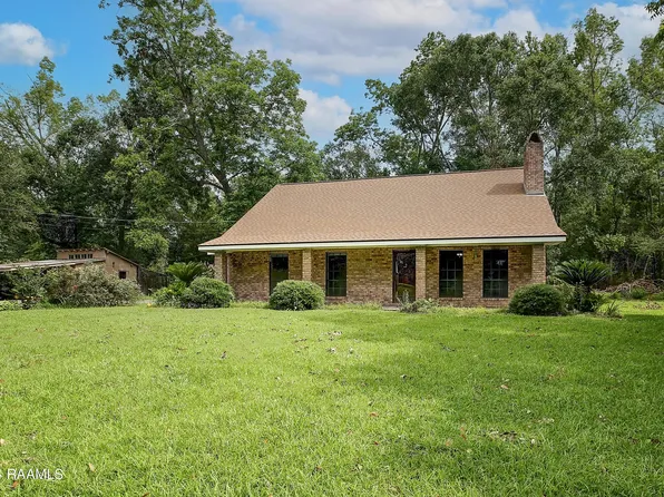 1027 Walter Dr, Breaux Bridge, LA 70517