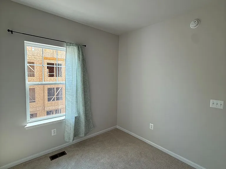 1915 Barolo Blvd — Photo 19