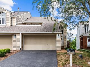 1858 Ridgeview Circle Dr, Ballwin, MO 63021