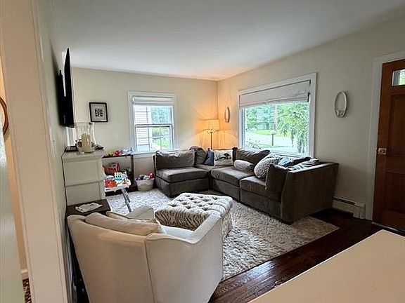 3rd image of 837 Circle Avenue
