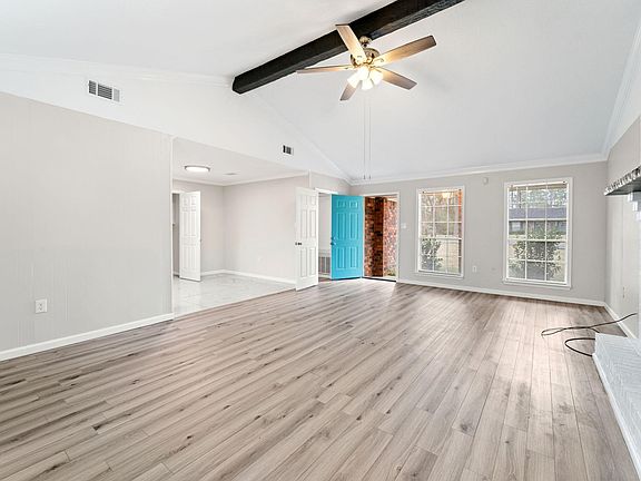 4th image of 3211 Rosewood Dr