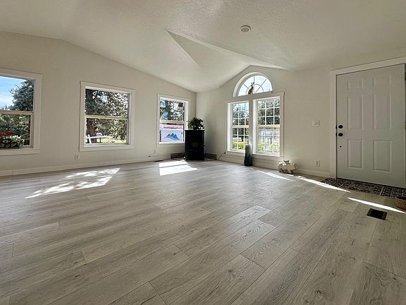4th image of 9065 SW Panorama Rd