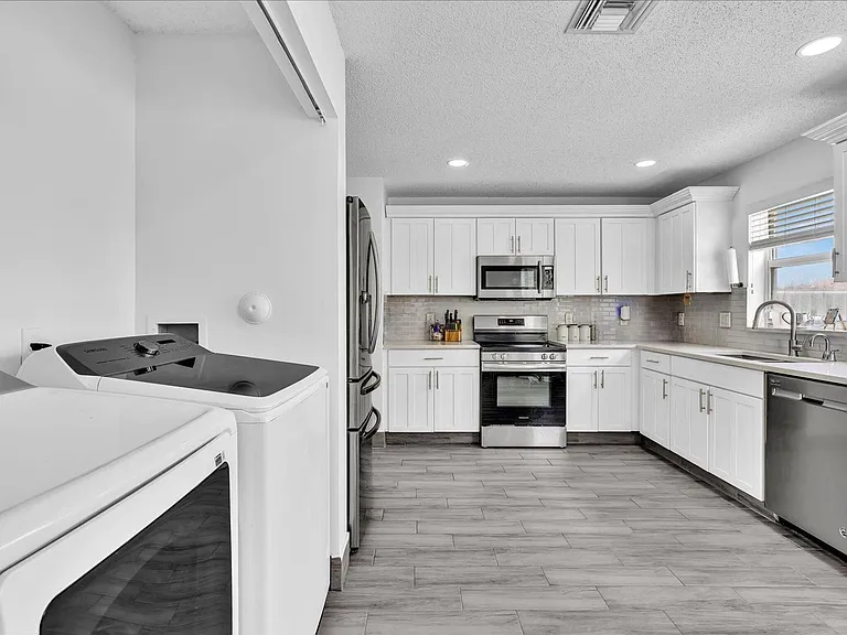 7145 Crescent Creek Way #7145 — Photo 26