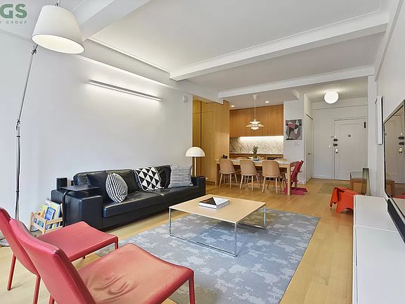 2nd image of 215 W 78th St APT 5D