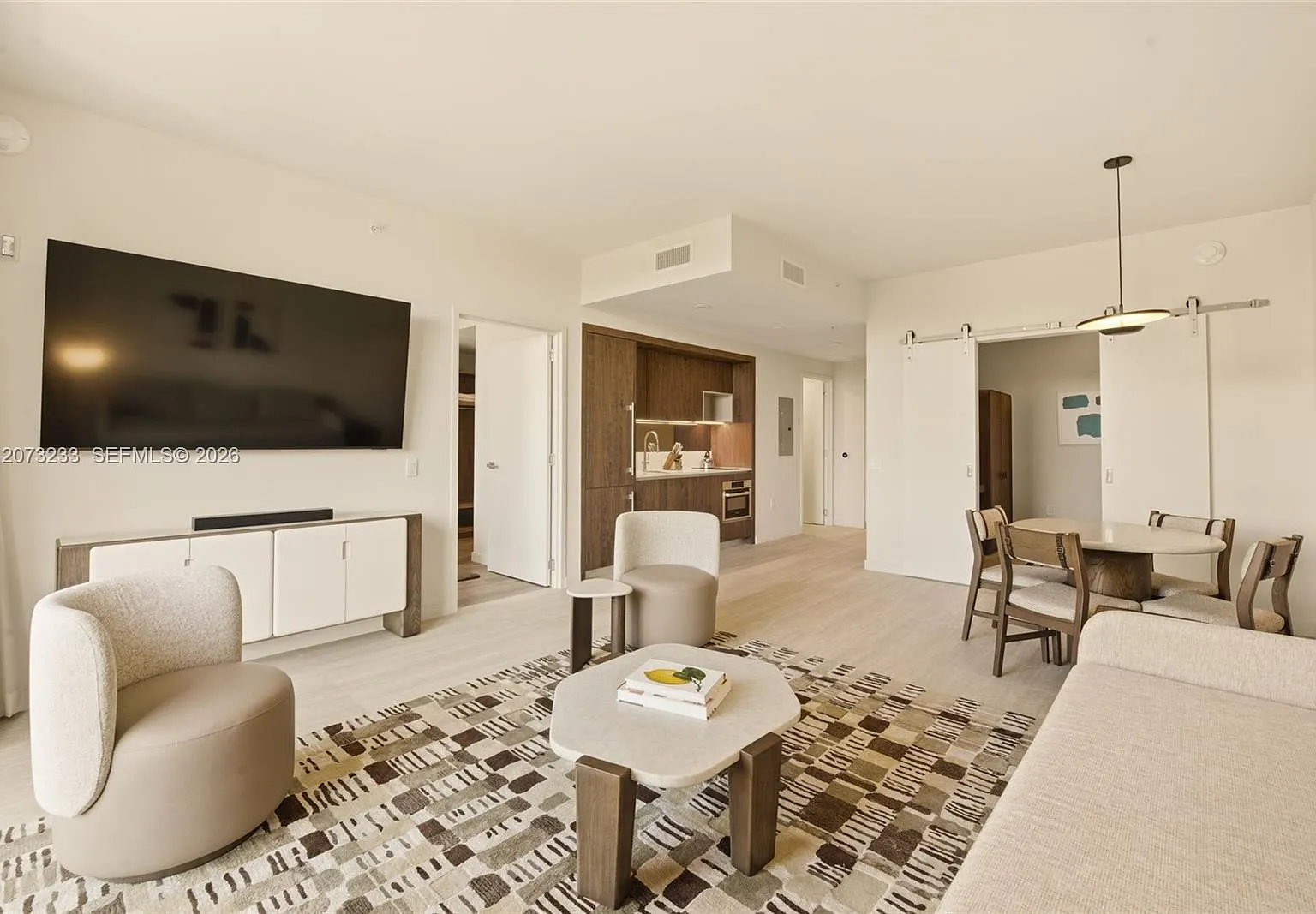 1 bed, 2.0 bath, $4,400 — Photo 3