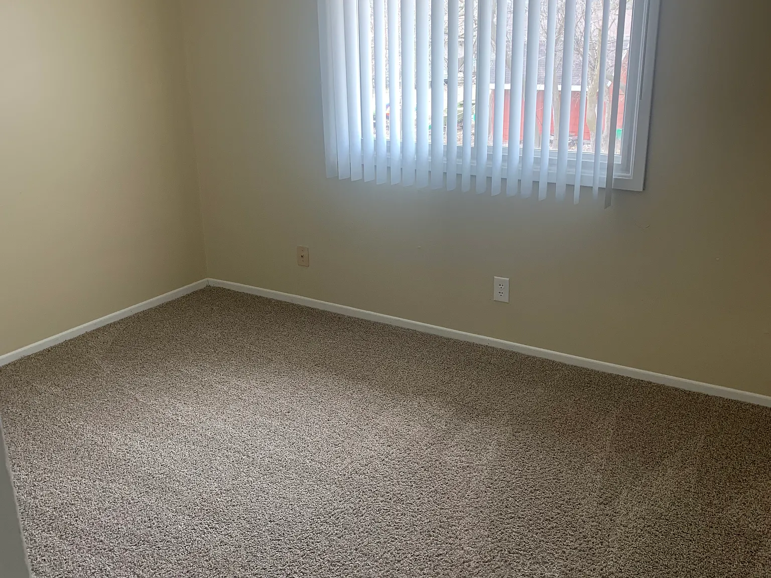 2 bed, 700 sqft, $750 — Photo 3