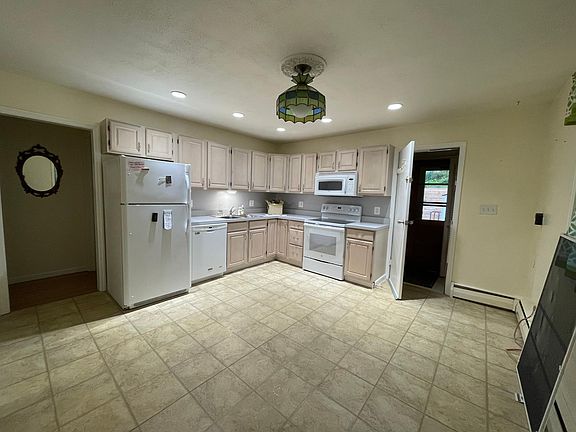4th image of 26 Daytona Ave #2
