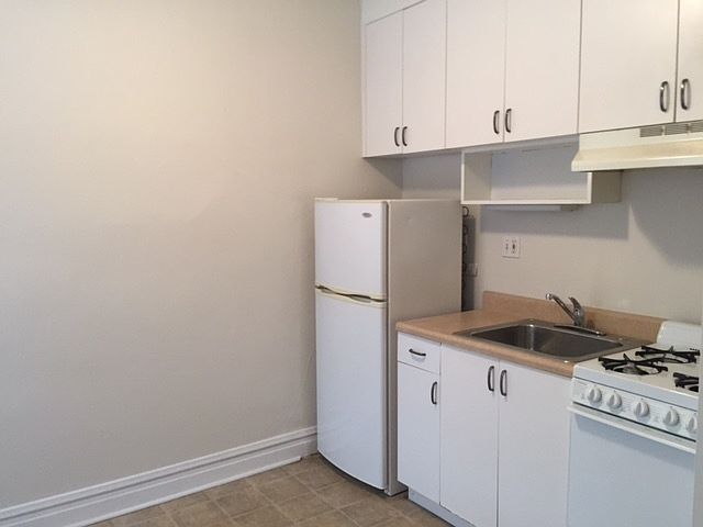 2nd image of 703 W Cornelia Ave APT 1F