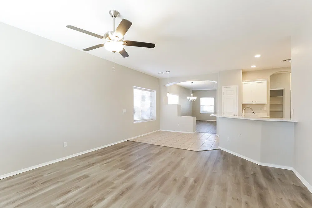 4 bed, 2.0 bath, 1669 sqft, $2,115 — Photo 3