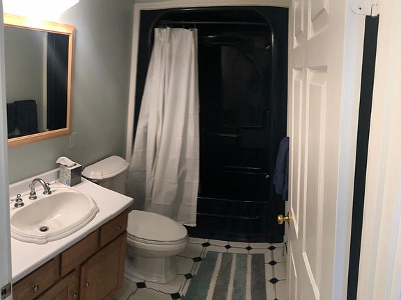 Full bath, all Kohler fixtures