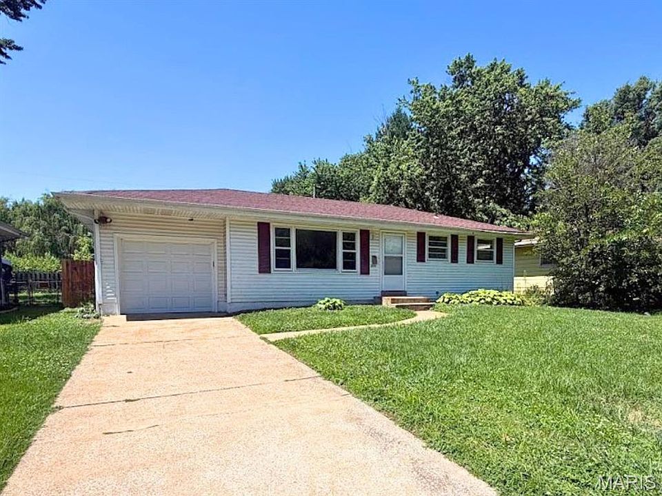 1st image of 170 Ruth Dr