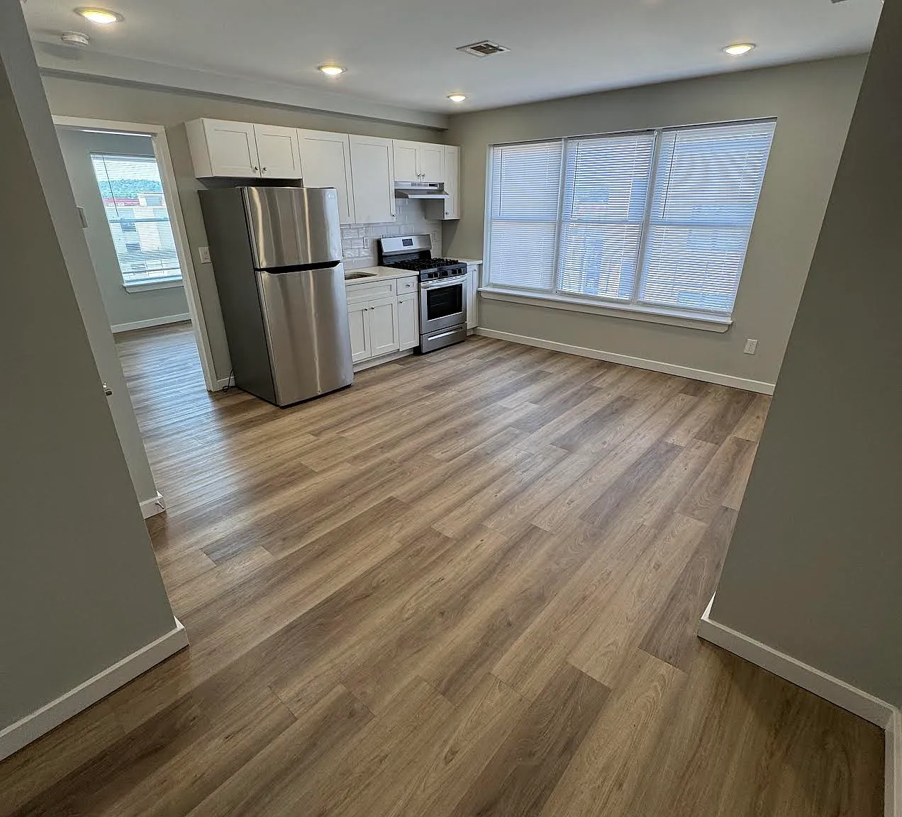96 16th Ave — Photo 3