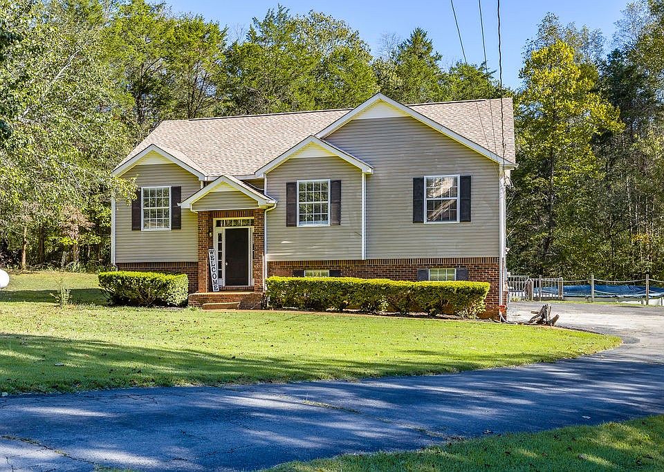 1st image of 105 Kelly Ct