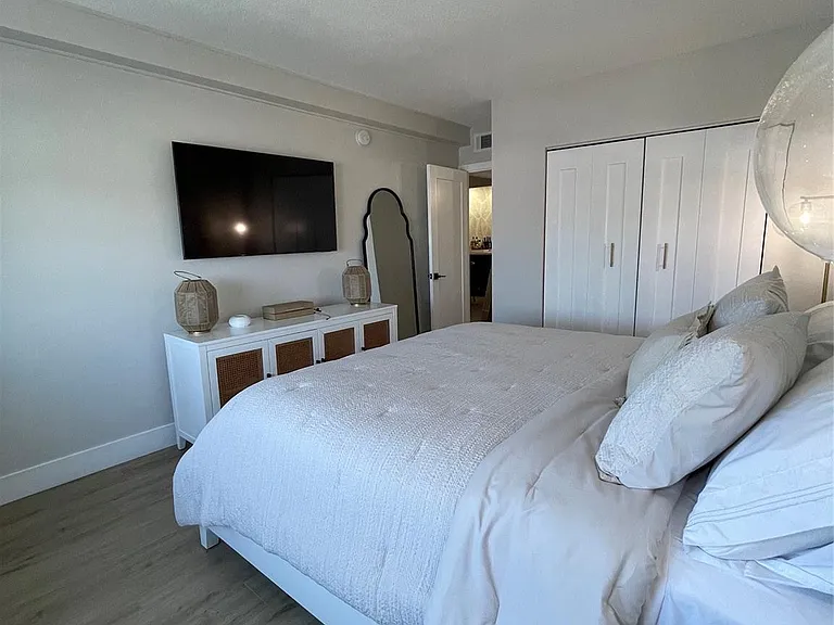 400 Kings Point Dr #1027 — Photo 28