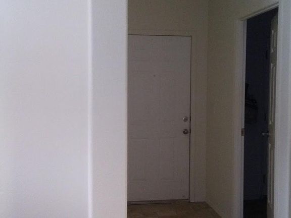 4th image of 522 Newport Plz