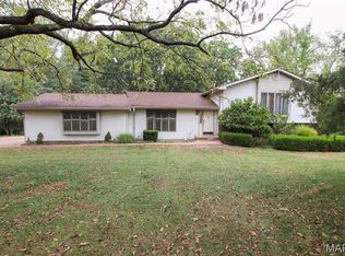 566 Country Ln, Sullivan, MO 63080
