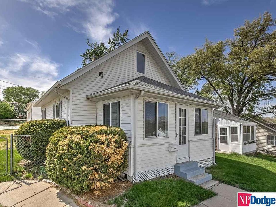 1st image of 2622 S 60th St